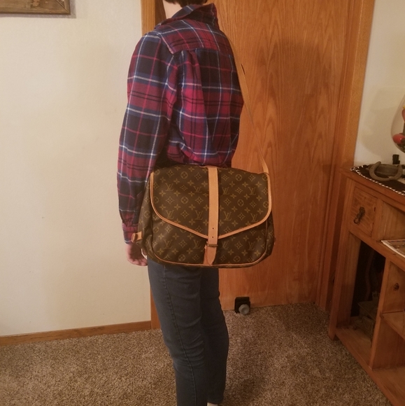 Louis Vuitton Saumur 35 crossbody/Messenger - Picture 2 of 2